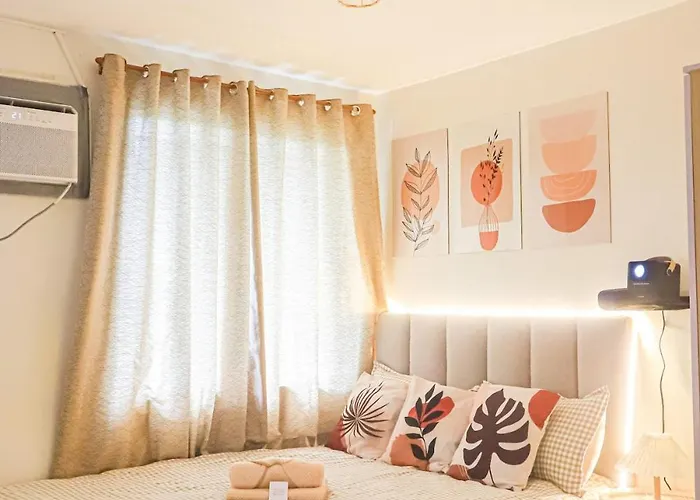 3br Whole House , Up To 10 Pax , Near Sm Caloocan, Deparo, Free Parking, Free Wifi, Netflix, Karaoke *