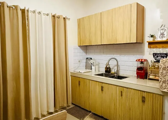 Apartment 3br Whole House , Up To 10 Pax , Near Sm Caloocan, Deparo, Free Parking, Free Wifi, Netflix, Karaoke