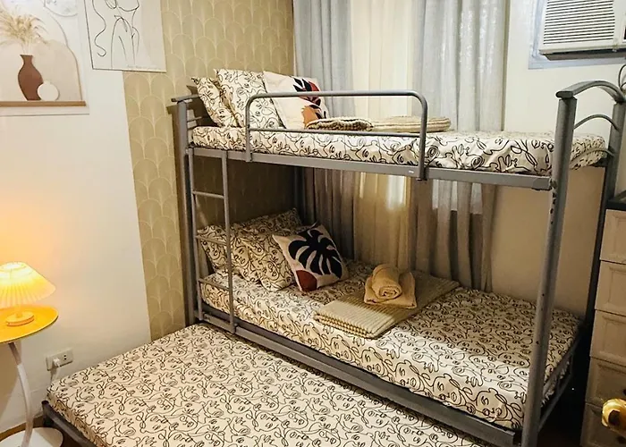 3br Whole House , Up To 10 Pax , Near Sm Caloocan, Deparo, Free Parking, Free Wifi, Netflix, Karaoke