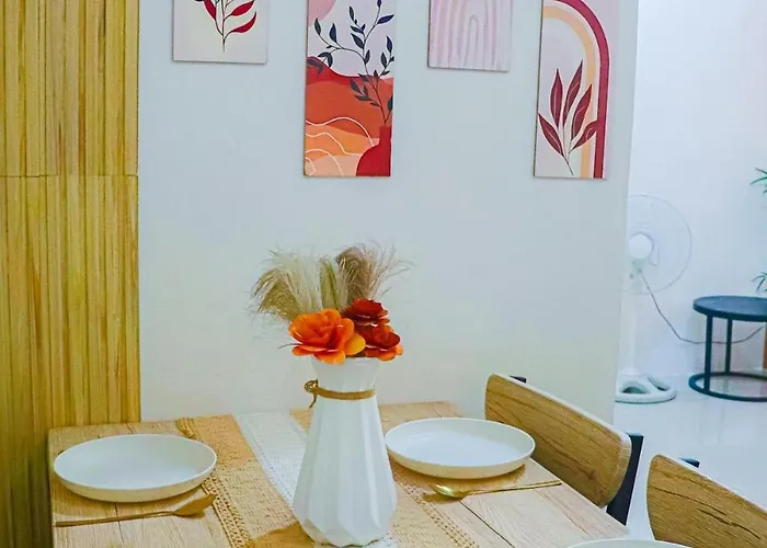 3br Whole House , Up To 10 Pax , Near Sm Caloocan, Deparo, Free Parking, Free Wifi, Netflix, Karaoke Apartment
