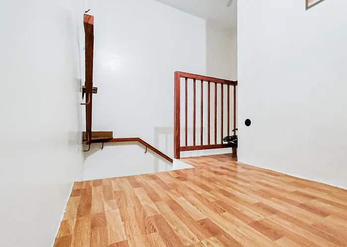3br Whole House , Up To 10 Pax , Near Sm Caloocan, Deparo, Free Parking, Free Wifi, Netflix, Karaoke Apartment *