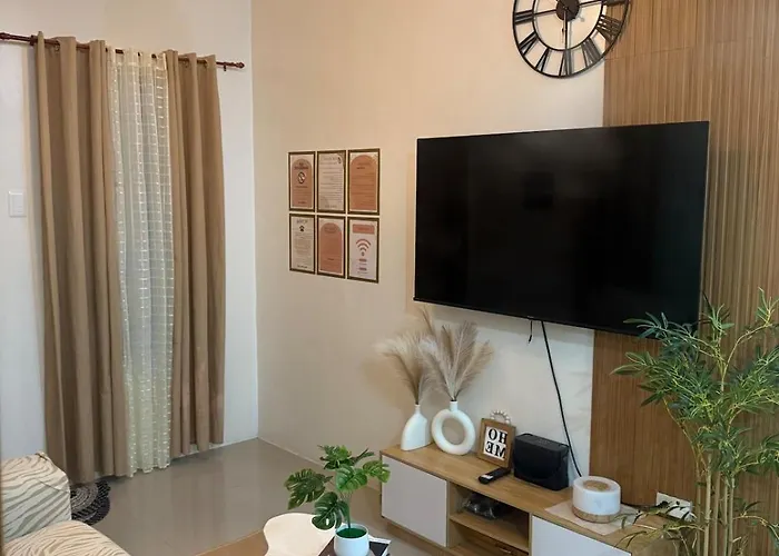 3br Whole House , Up To 10 Pax , Near Sm Caloocan, Deparo, Free Parking, Free Wifi, Netflix, Karaoke Apartment *