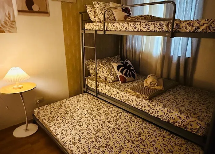 3br Whole House , Up To 10 Pax , Near Sm Caloocan, Deparo, Free Parking, Free Wifi, Netflix, Karaoke *