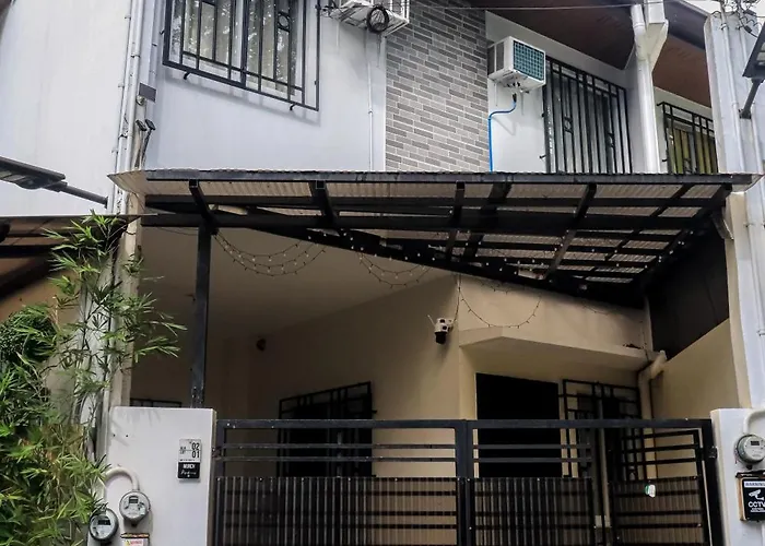 3br Whole House , Up To 10 Pax , Near Sm Caloocan, Deparo, Free Parking, Free Wifi, Netflix, Karaoke Manila
